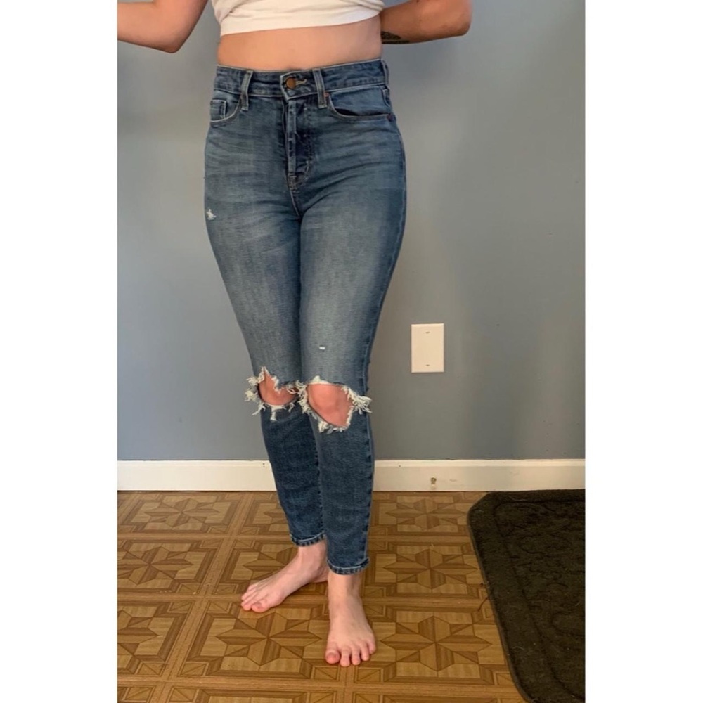 Fidelity Women's Distressed Knee Blue Jeans
